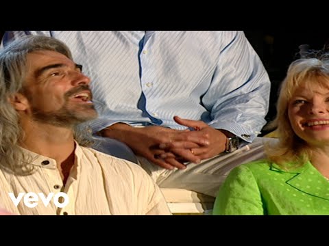 Bill & Gloria Gaither - Blow the Trumpet (Live)