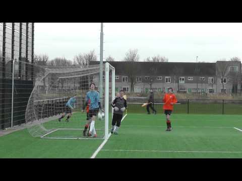 21 jan 2012 VV De Meern C2 - VV De Meern C3 vr 5-1 Abel op lat
