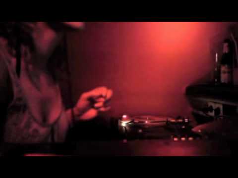 miss_bumblebee vs. audiotraffic_(alx)