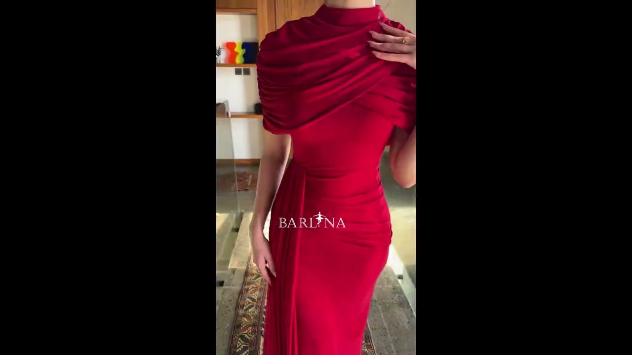 Red long dress with flowing sleeves - XXL