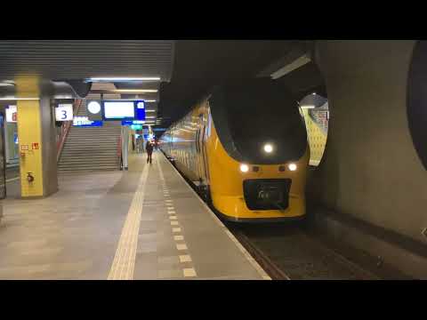[TOETER] VIRMm1 komt aan op station Rotterdam Blaak (6-11-22)
