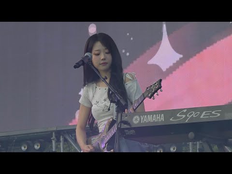 260425 QWER 히나 메아리 히어로락페스티벌 직캠