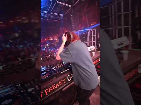 ROCK LIKE THIS 👽 The mighty trio shlump x smoakland teamed up for this absolute heater of a collab.