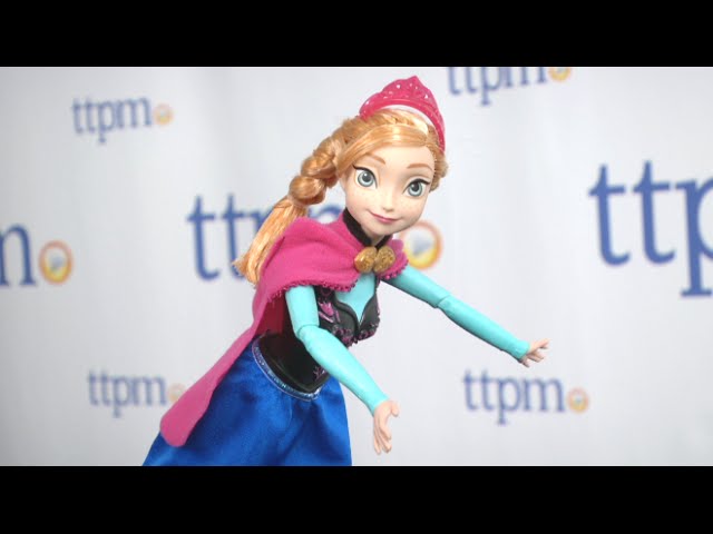 Vídeo relacionado con Mattel Disney Frozen El festival del invierno Anna patinadora, Muñeca pelirroja con vestido invernal, chaqueta y patines para el hielo, juguete regalo para niños y niñas +3 años, JBG54