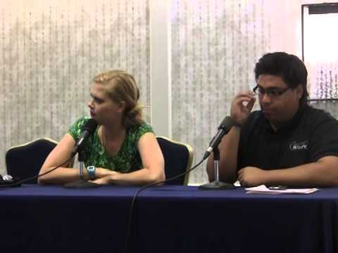 Janet Varney at Connecticon 2014