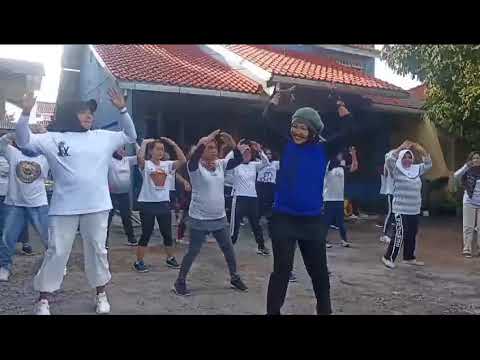 Senam kreasi bojo langsing bersama warga jln Nangka Srondol SEMARANG