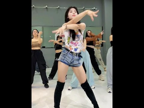#成人零基础舞蹈培训 一直都觉得女人还是要瘦瘦的，香香的，会跳舞才完美，