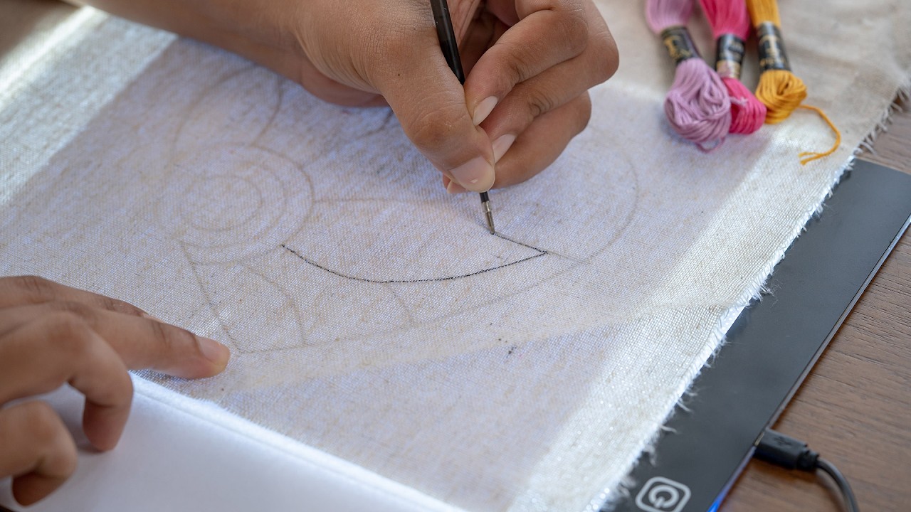 5 Easy Ways to Transfer Embroidery Patterns (Beginner Friendly!)