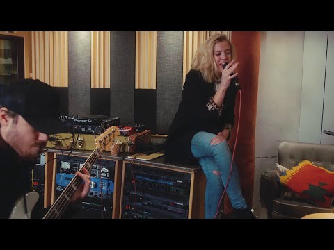 Victoria Voss - Thin (Acoustic Session)