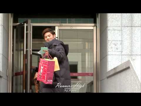 [Fancam] 130116 ZE:A Dongjun - 캐치미이프유캔 막공 출퇴근길