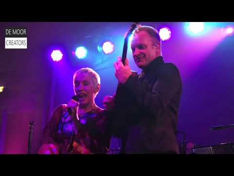 Sting and Annie Lennox - Fragile (Live in London, on 24th March 2011)