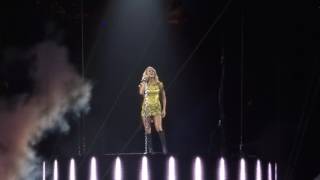 Carrie Underwood sings "Renegade Runaway" live