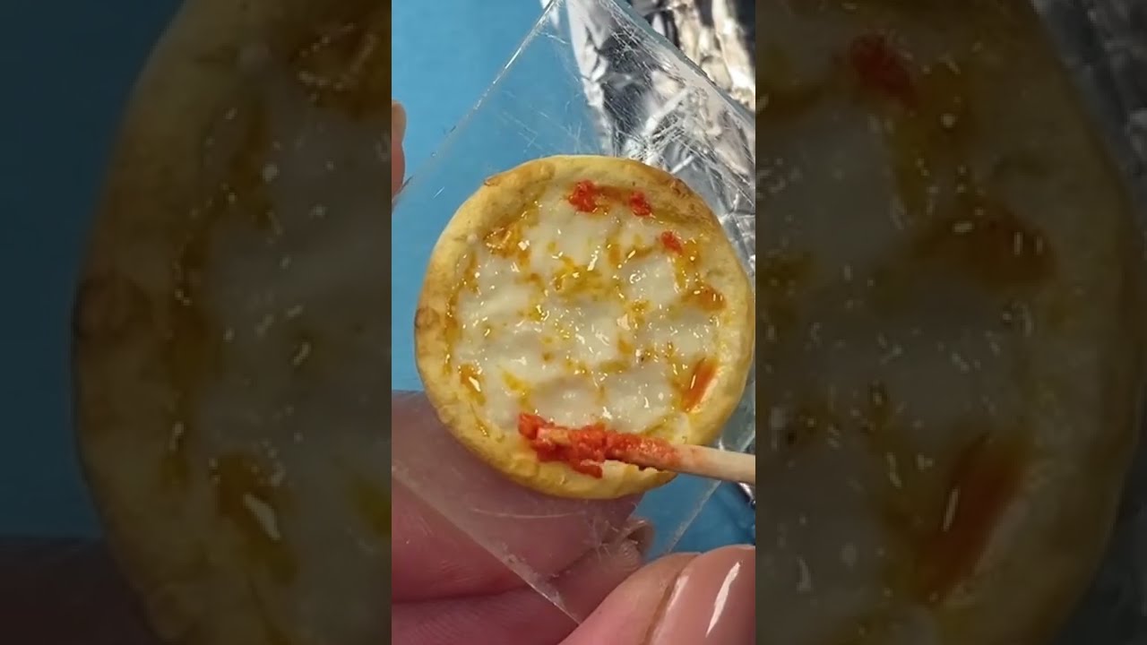 Making a miniature pizza with polymer clay #shorts