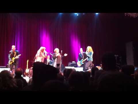 Mavis Staples & Bonnie Raitt @ Fillmore 11-06-10 video.MOV