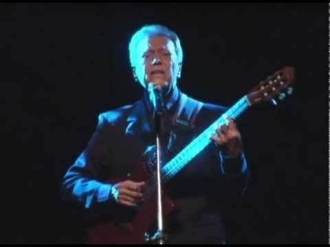 SILVIO CESAR CANTA, O MOÇO VELHO E PALAVRAS MÁGICAS