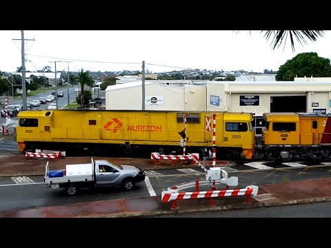 Australian Trains: Rockhampton -  Slow Aurizon Arrival