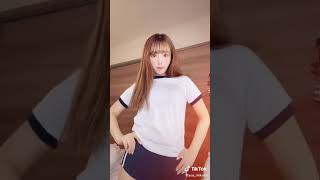 三上悠亜の体操服姿