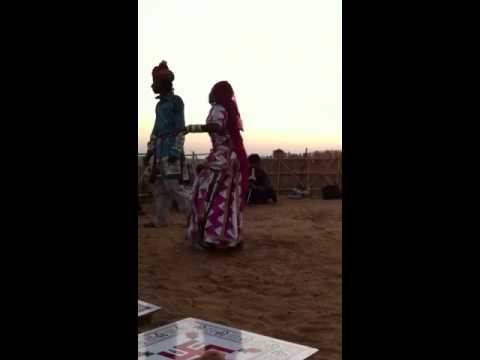 Gypsy dancers in the desert in Pushkar, India