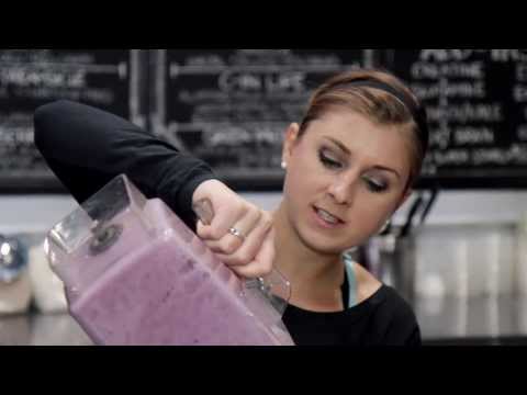 Healthy School Breakfast: Peanut Butter & Jelly Smoothie!