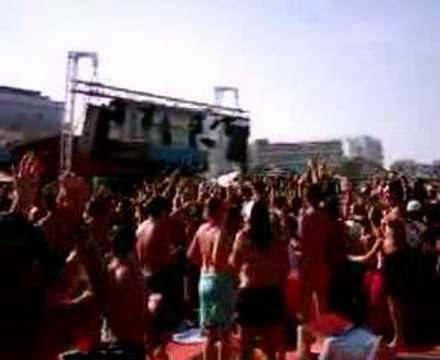 papeete beach happy hour