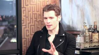 Joseph Morgan / Son ex folle (Aurora)