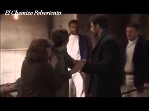 963  Conrado besa a Aurora antes de que lo echen del manicomio