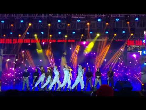 220514 FIRST - 에버글로우 EVERGLOW @Kpop Lovers Festival 2022 Finale