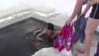 preview picture of video 'Ice Swimming (Isvaksbad)'