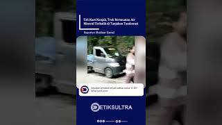 Download lagu Tak Kuat Nanjak, Truk Bermuatan Air Mineral Terbalik di Tanjakan Tamborasi mp3