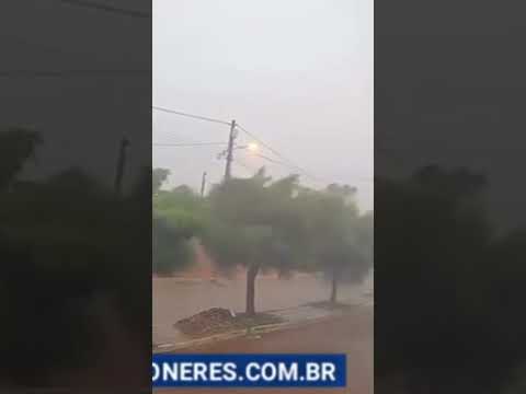 Chuva acompanhada de ventos fortes atingiu Maetinga, na Bahia #shorts #chuva #bahia #ventos #shotrs