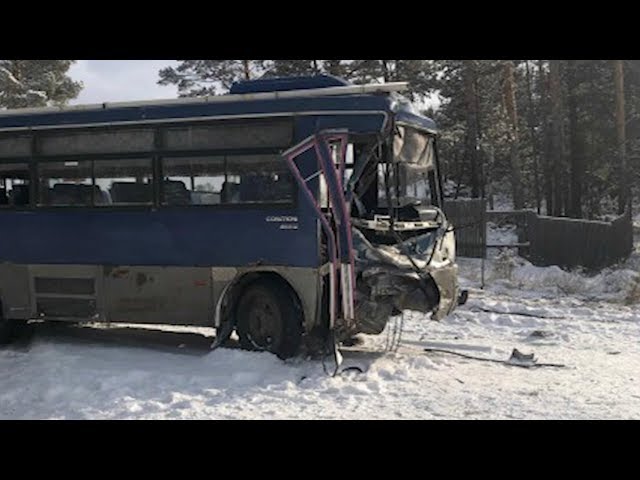 Ангарский автобус столкнулся с КАМАЗом