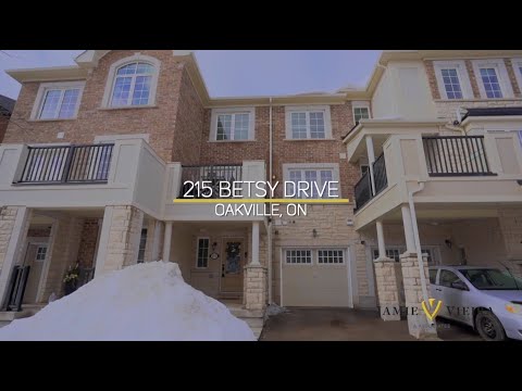 North Oakville Townhome - 215 Betsy Dr