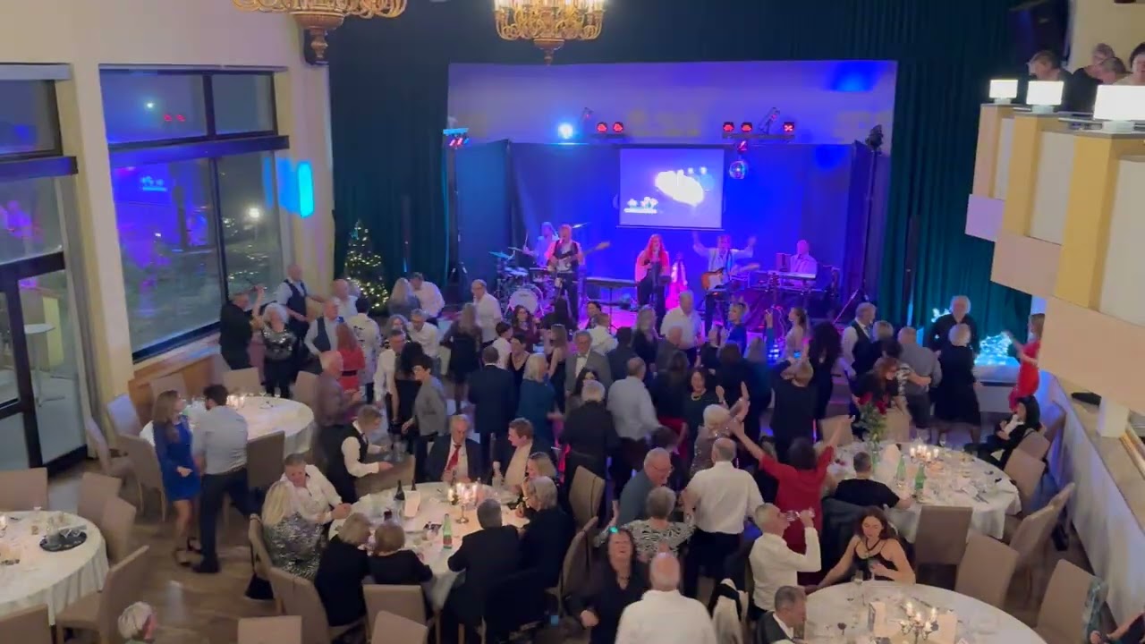 Live-Band Copacabana macht Stimmung mit einem Twist Medley