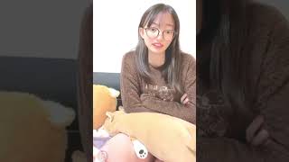 ［TikTokライブ］jk  ぬいぐるみをどかした後に黒が見えてる...