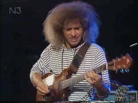 Jazzfest Berlin 1990 - (III) - Pat Metheny Trio - Dave Holland (b) - Roy Haynes (dr) deel 5.avi