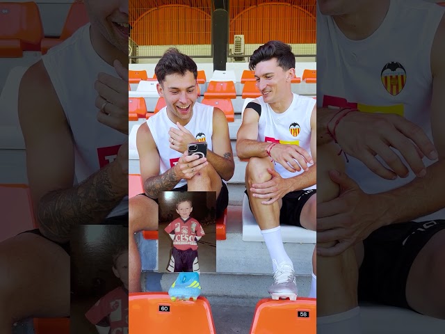 Vídeo relacionado con Albornoz Unisex Valencia C.F. Infantil Blanco (10/12)