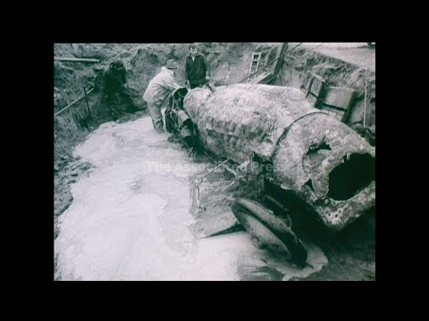 RESTORED CAR RUNS AGAIN - COLOUR