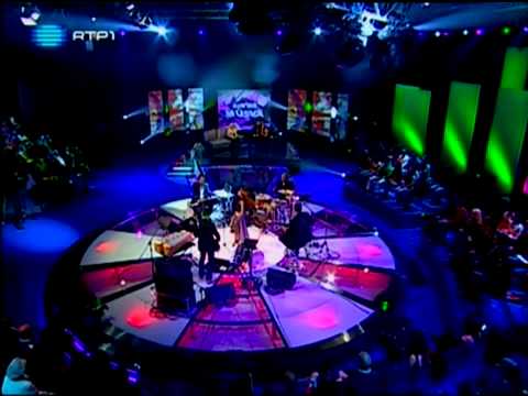 Amor Electro feat Simone de Oliveira | No teu poema [Live Video]