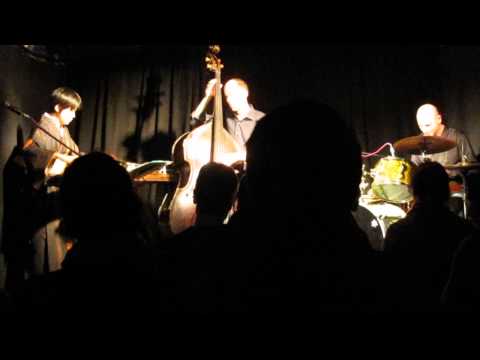 Chris Jennings "Drum 'n Koto" Trio at Anako, Paris 2012 2/4