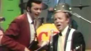 Charlie Louvin &amp; Dennis Digby - Let&#39;s Put Our World Back Together