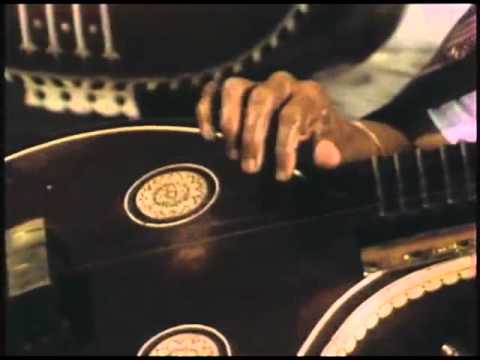 T. Brinda, T. Ranganathan - Varnam (Sami Ninnekori) Raga Shri, Adi Tala