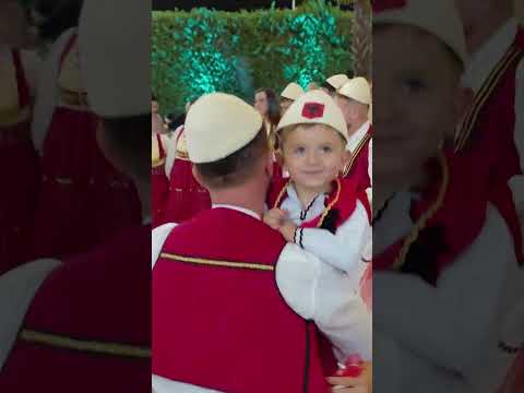 Dasem Zadrimore  ne Familjen Zefi (Hajmel) Pjerin Gjondrekaj 🎤 Emiljano Lekaj🎷  Alfons Shita 🎹 