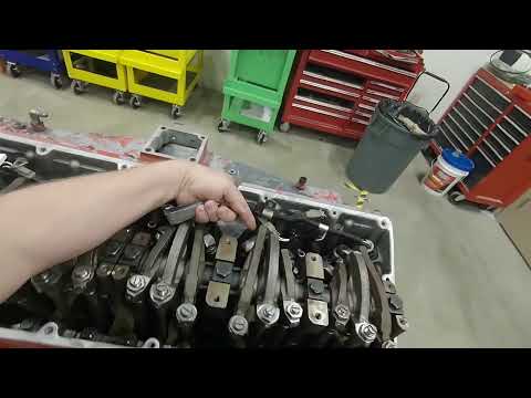 Cummins M11 valve adjustment