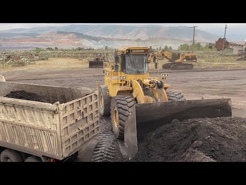 Caterpillar 990 Wheel Loaders Loading Trucks With Two Passes - Ektor Epe