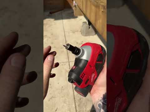 Pregador Mini Compacto M12 12V sem Bateria MILWAUKEE-2458-20 - Vídeo