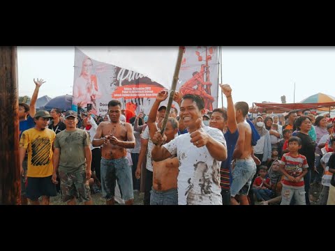 Lomba Panjat Pinang dalam rangka memeriahkan Hari Jadi Republik Indonesia ke 77