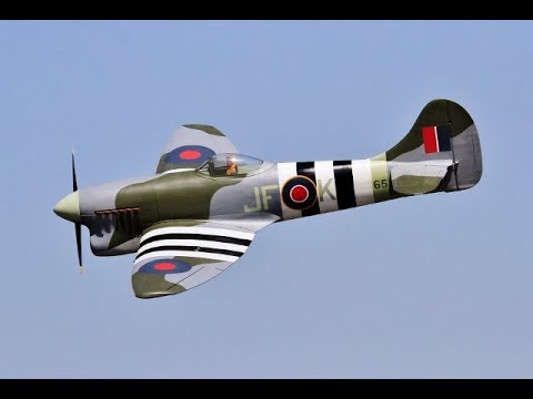 LARGE SCALE MULTIPLE RC WW2 FIGHTERS TEARING UP THE RUNWAY - LMA RAF COSFORD - 2018