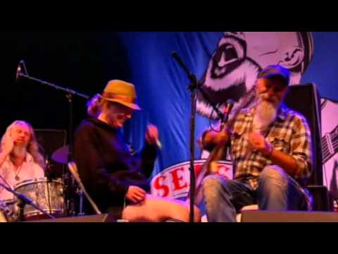 Seasick Steve - John Paul Jones - Dan Magnusson Glastonbury HD2013