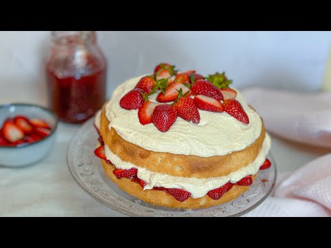 The best FLUFFY SPONGE CAKE recipe. Easy to make melt in your mouth. | South African YouTuber