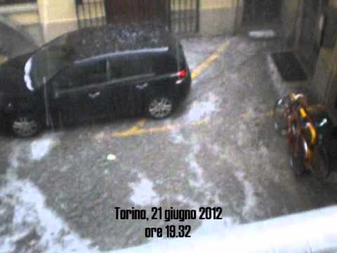 Torino dà il benvenuto all'estate...con una grandinata!